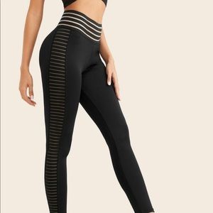 Athletic leggings with mesh